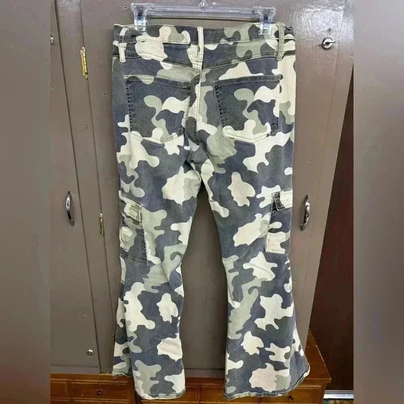 Y2K camo denim flared jeans with cargo pockets - Picture 3 of 8